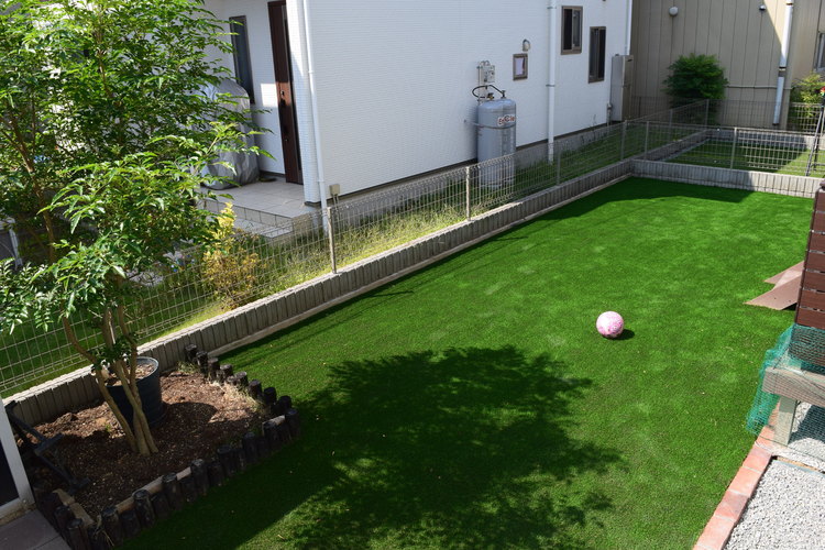 『天然芝→人工芝で遊べるお庭にリフォーム』
