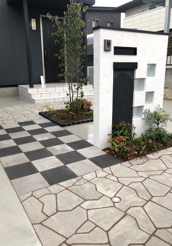 ~植栽の植え付け作業をレポート~